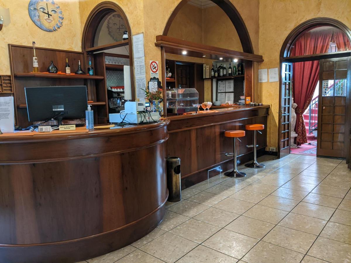 Hotel Montecarlo カステッランツァ エクステリア 写真